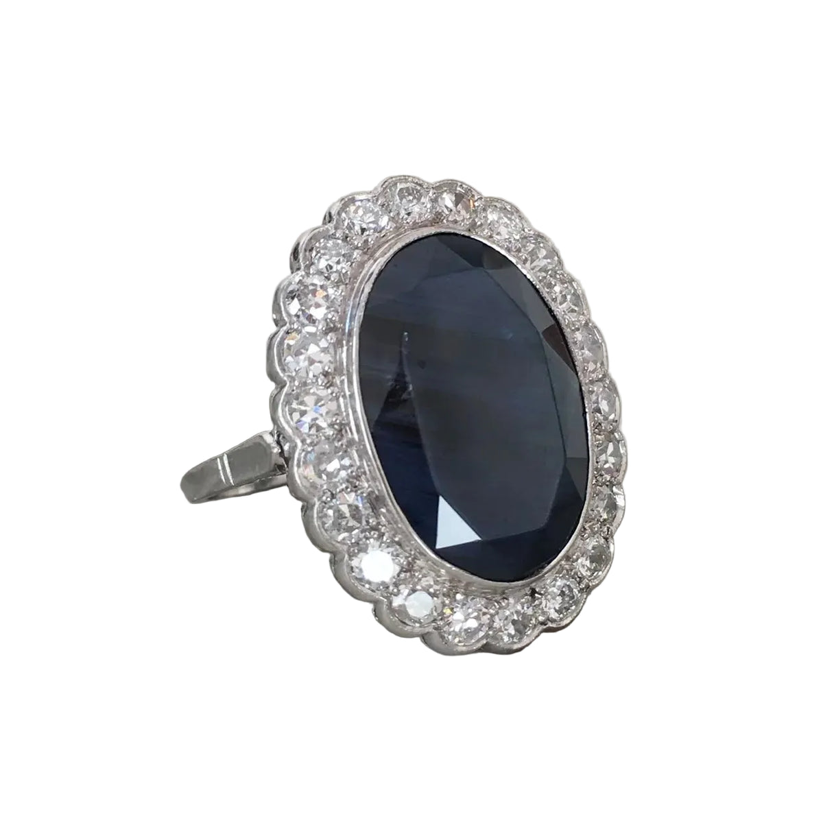 Bague Entourage en or blanc, saphir et diamants