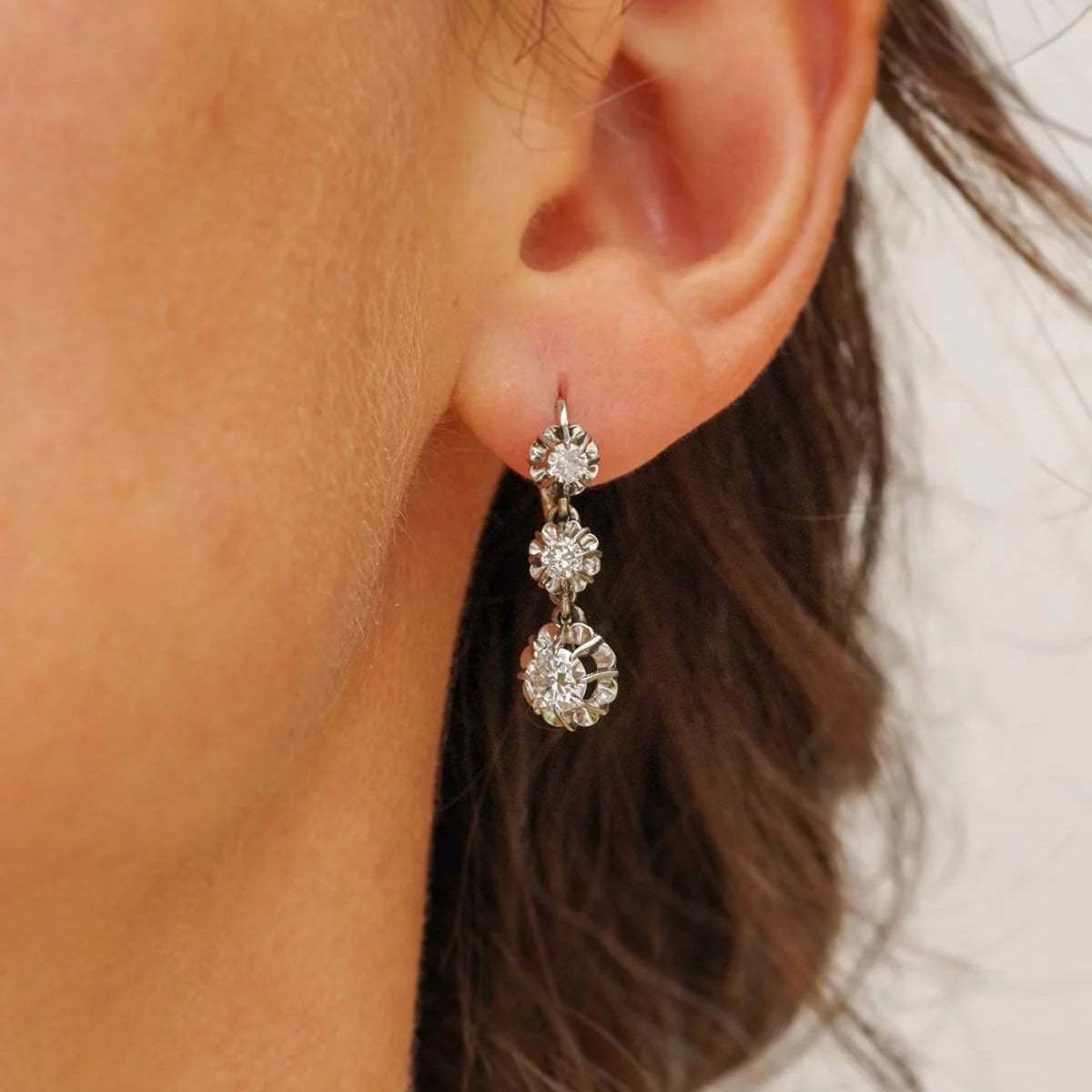 Boucles d'oreilles Dormeuses en or blanc, platine et diamants