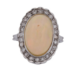 Bague Entourage en or blanc, opale et diamants