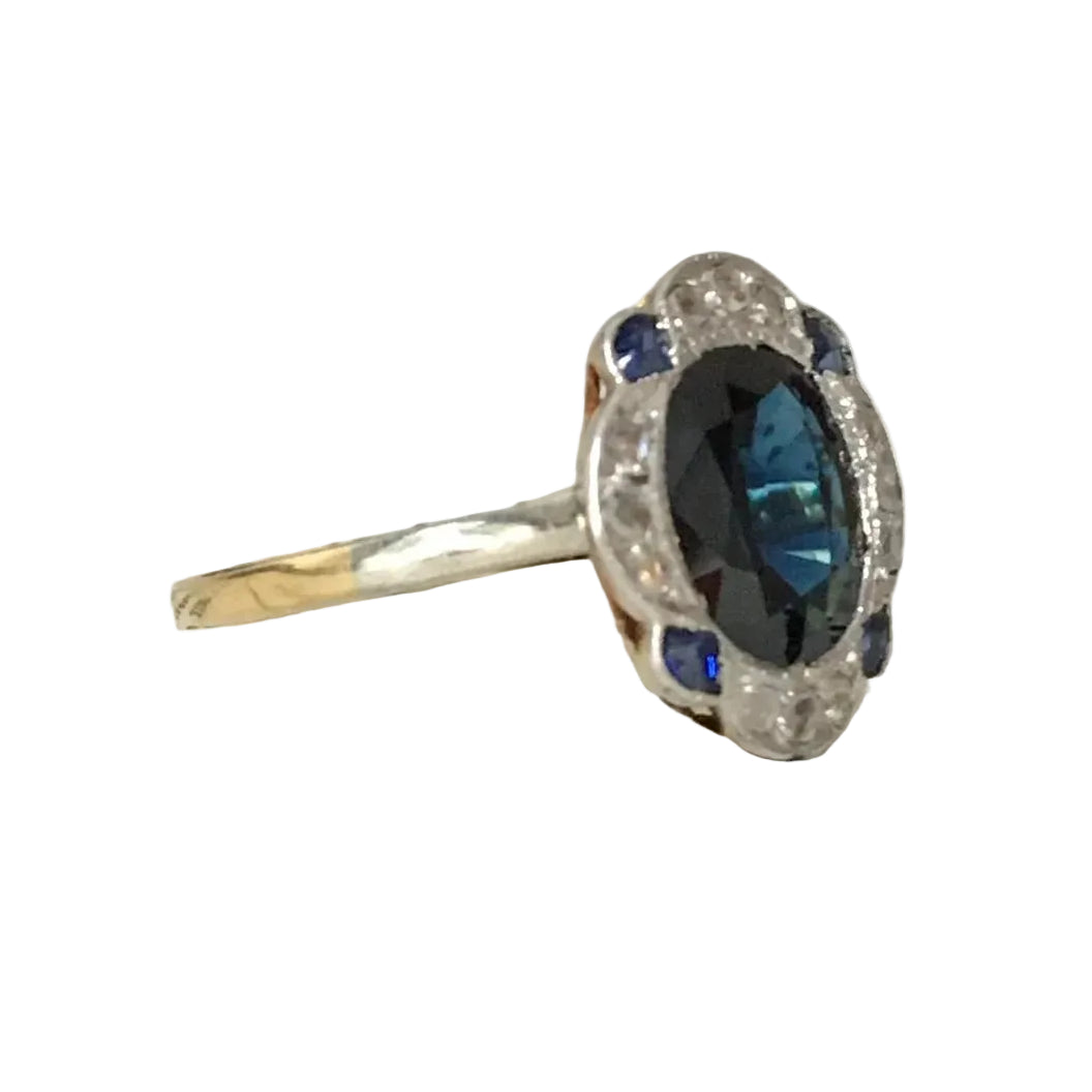 Bague Art-Déco en or jaune, platine, saphir et diamants