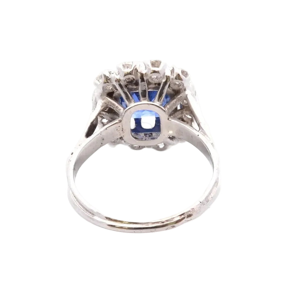 Bague Entourage en or blanc, saphir et diamants