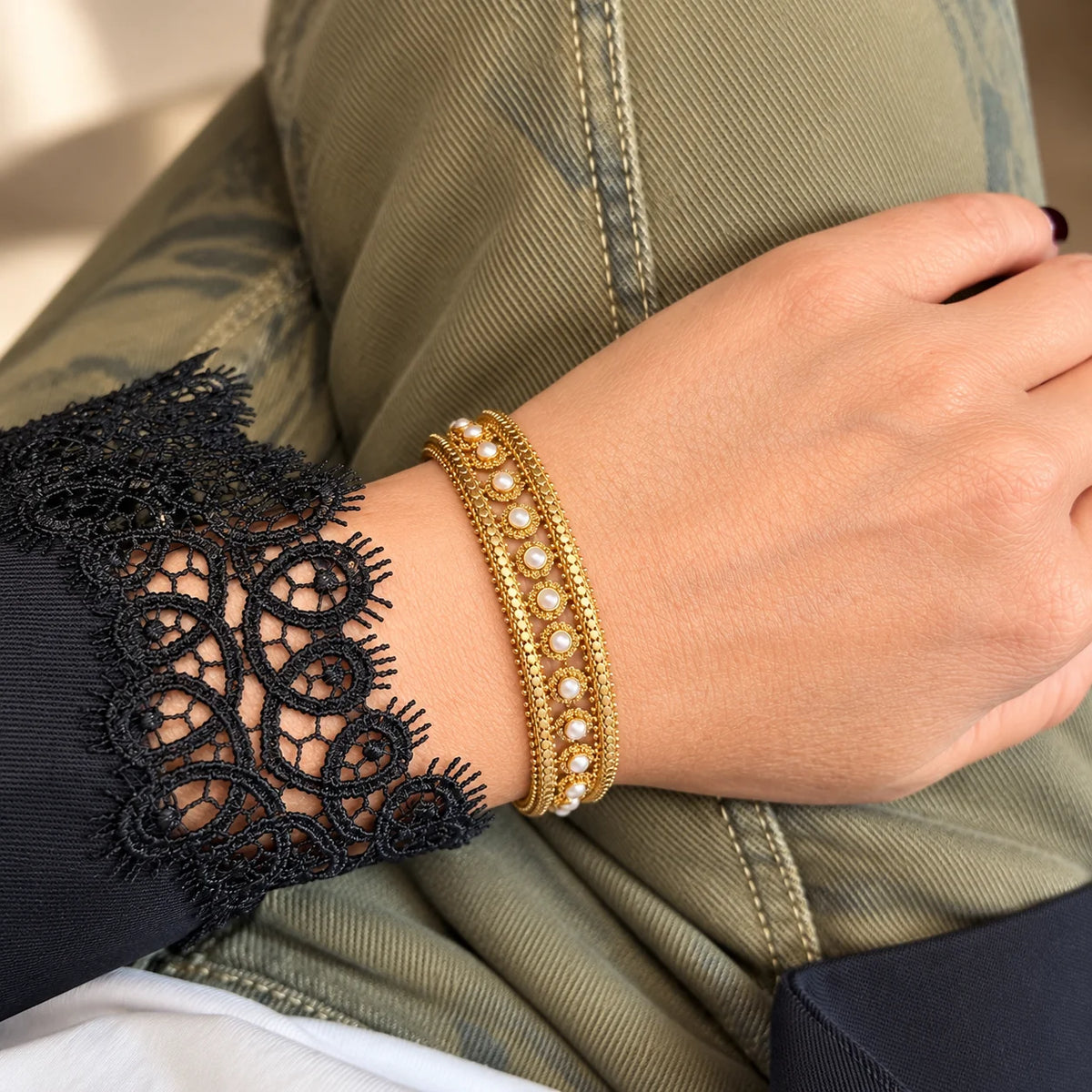 Bracelet Souple en or jaune et perles