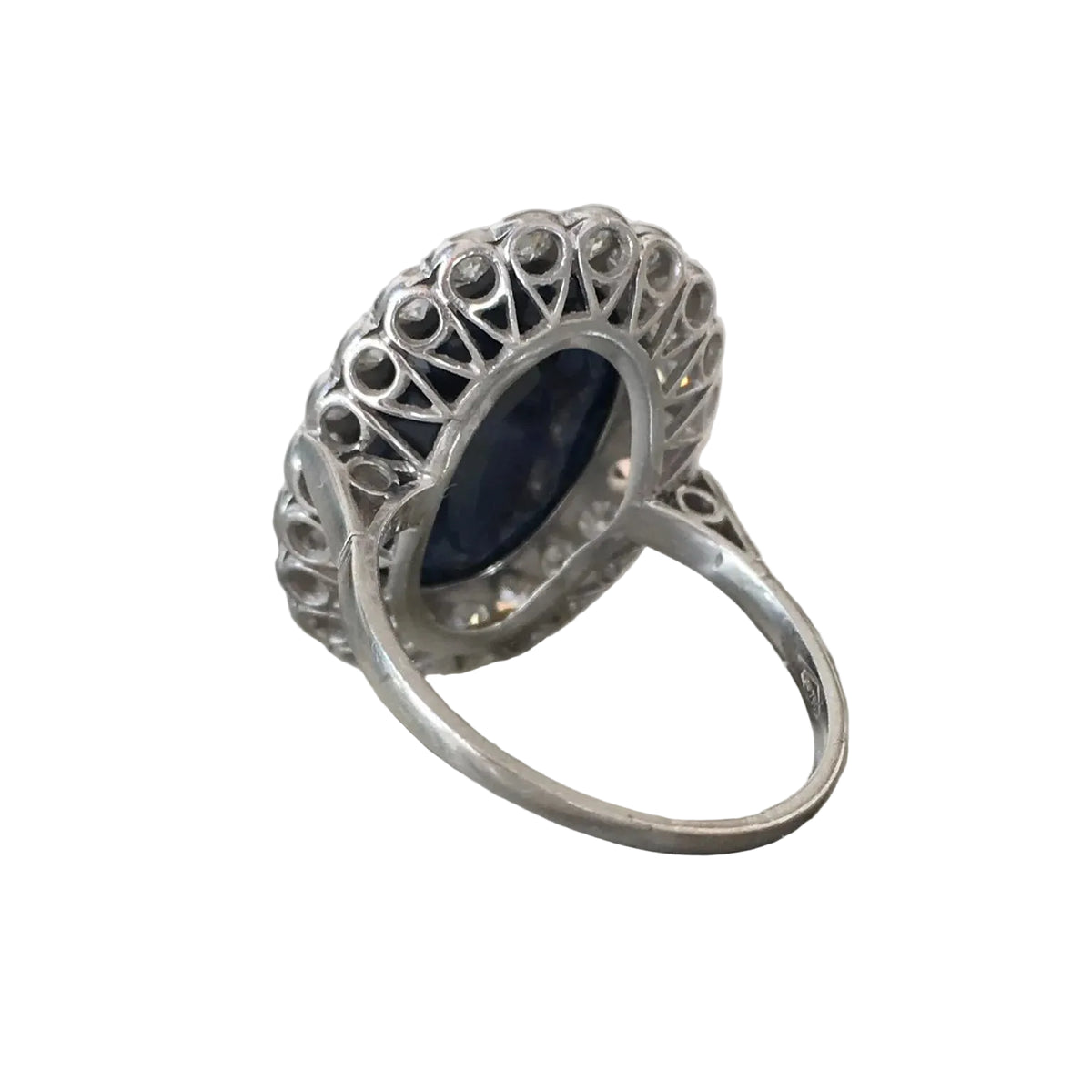 Bague Entourage en or blanc, saphir et diamants