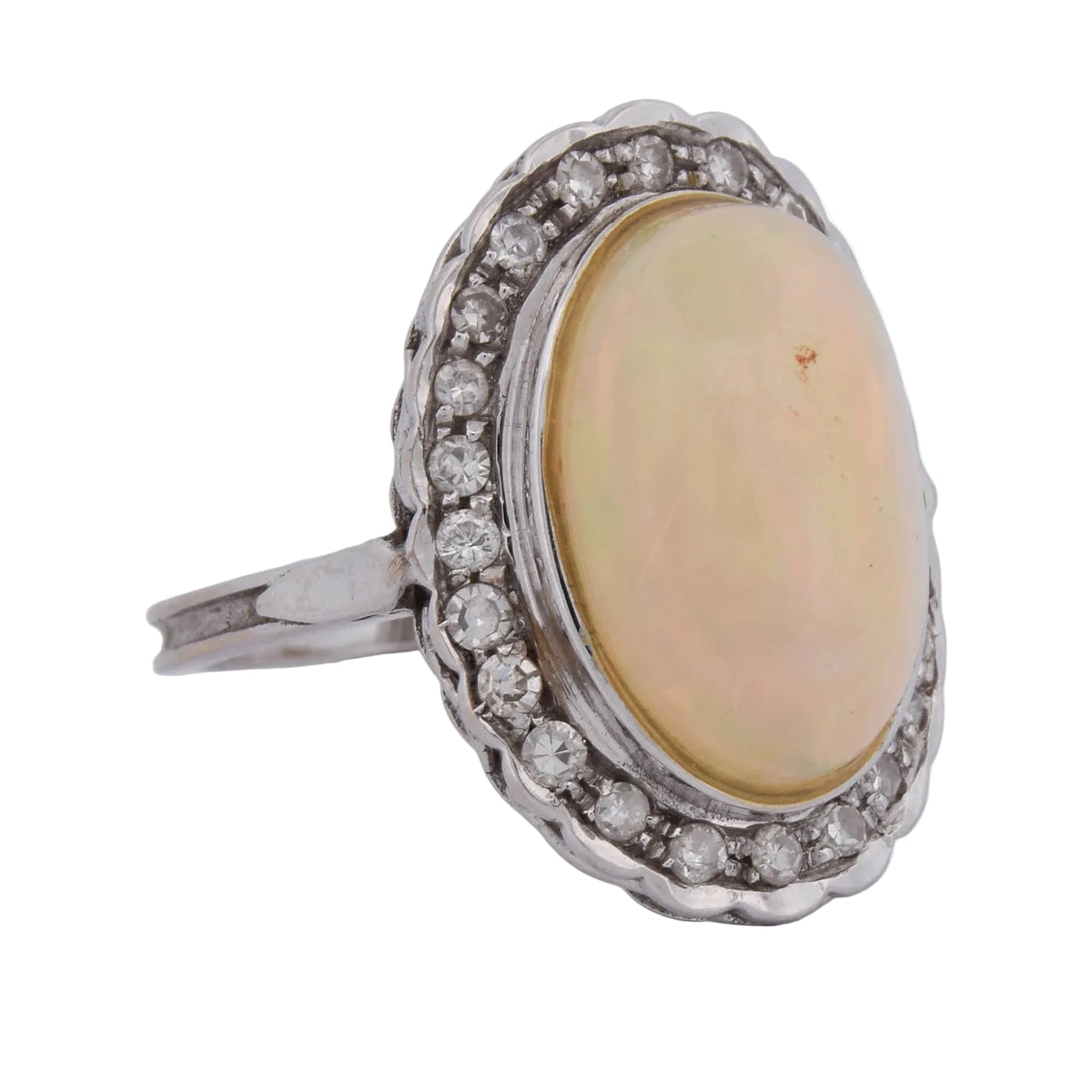 Bague Entourage en or blanc, opale et diamants