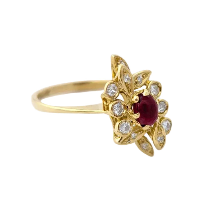 Bague Entourage en or jaune, rubis et diamants