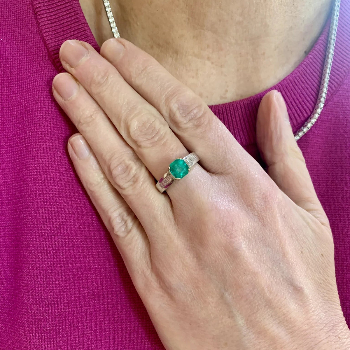 Bague Solitaire en or blanc, émeraude et diamants