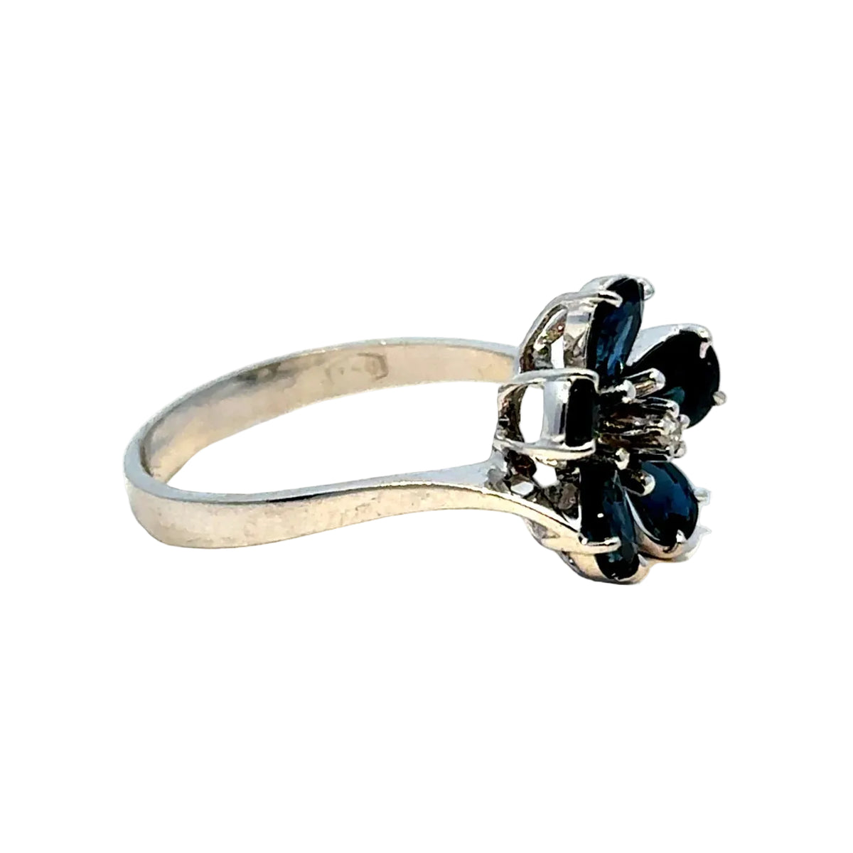 Bague Cocktail en or blanc, saphirs et diamant