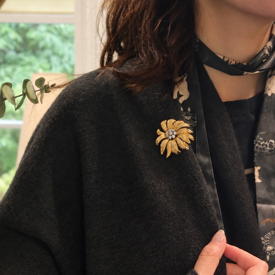Broche Clip VAN CLEEF & ARPELS en or jaune et diamants