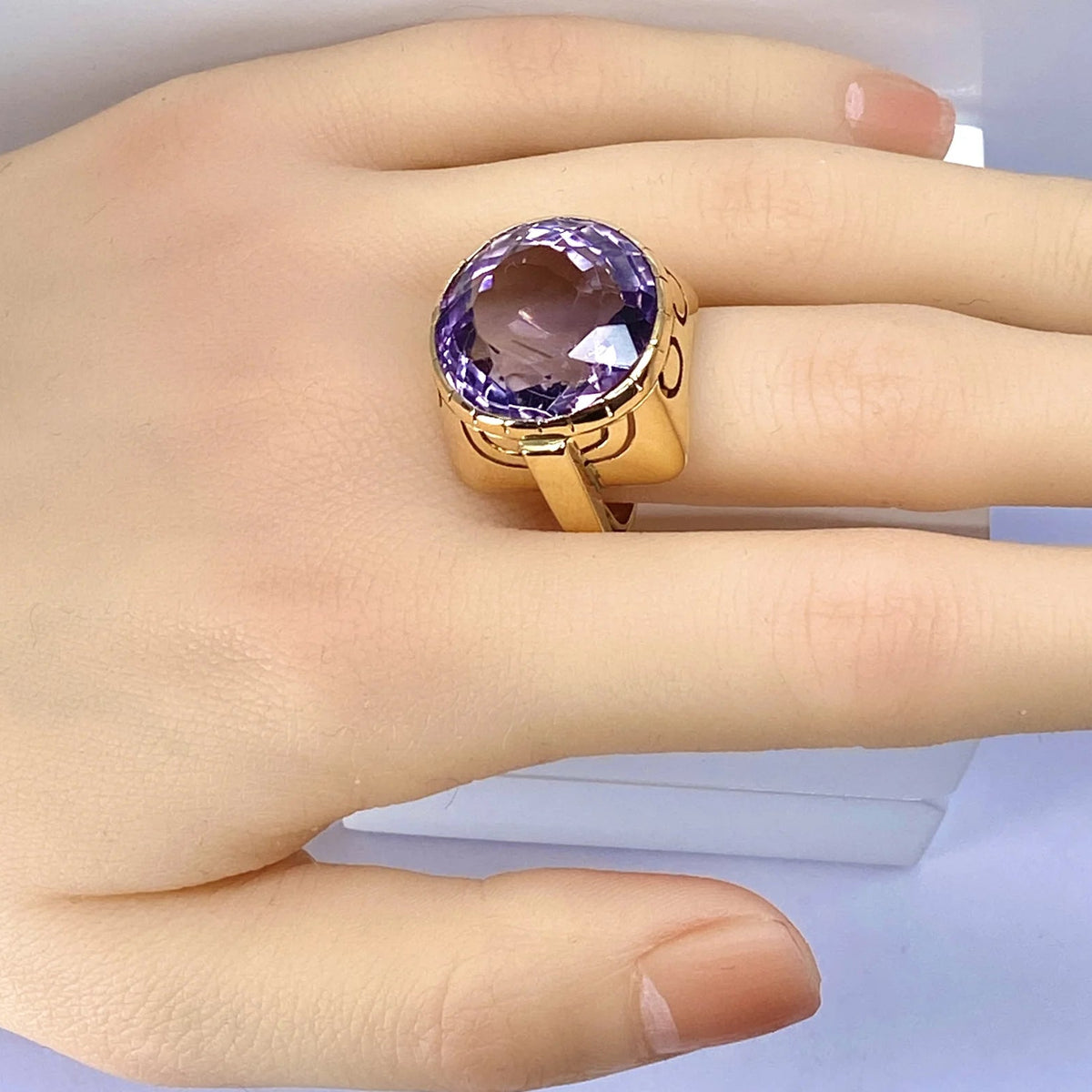 Bague Cocktail en or jaune et améthyste