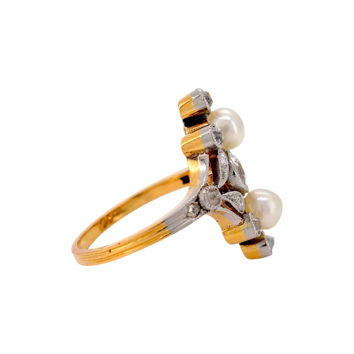 Bague en or jaune, perles et diamants