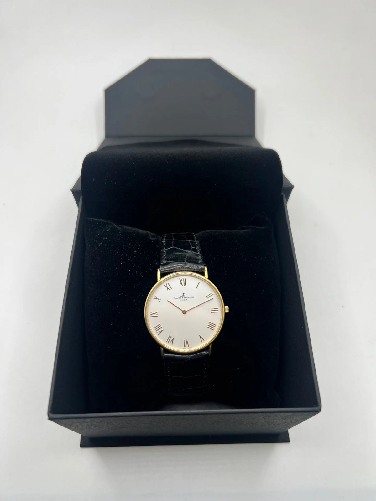 Montre BAUME & MERCIER "Classima" en or jaune, acier et cuir