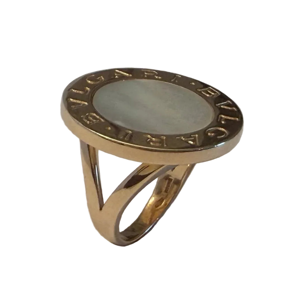 Bague BULGARI en or jaune et nacre