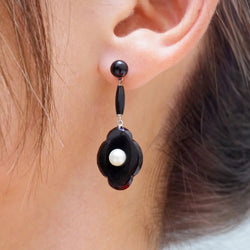 Boucles d'oreille Pendantes en or jaune, platine, onyx et perles