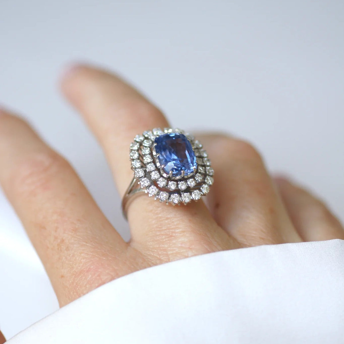 Bague Cocktail en or blanc, saphir et diamants