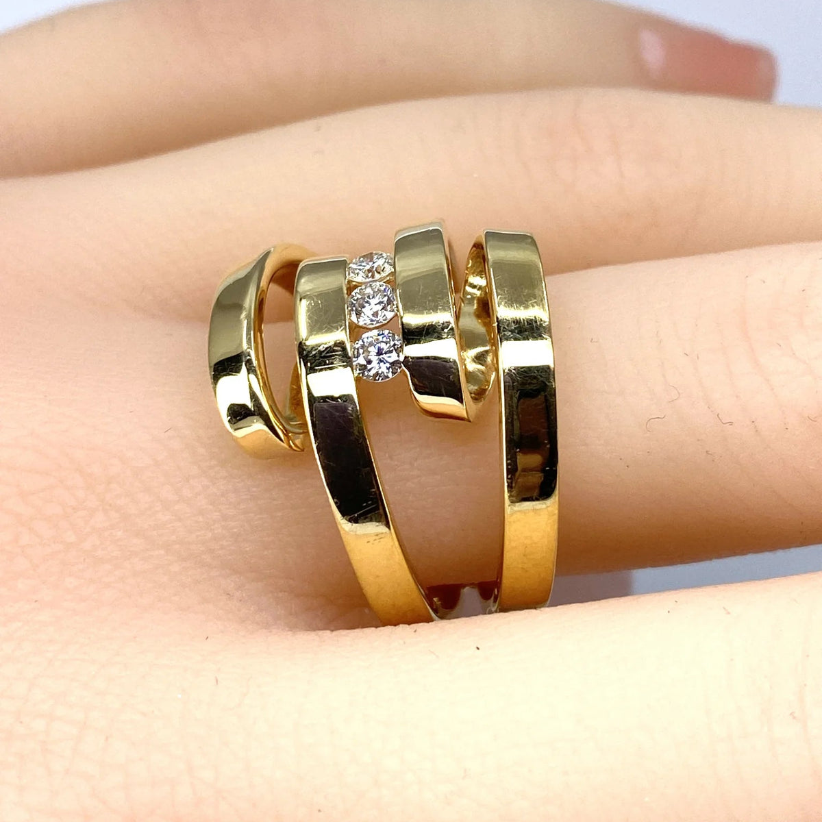 Bague en or jaune et diamants