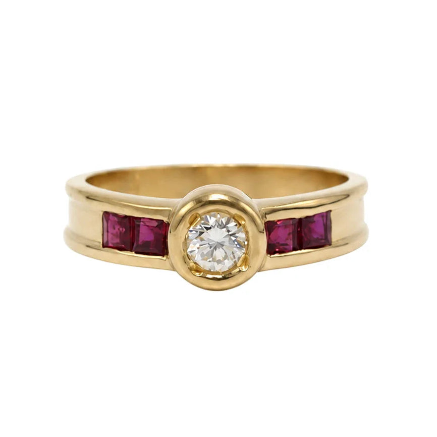 Bague en or jaune, rubis et diamant