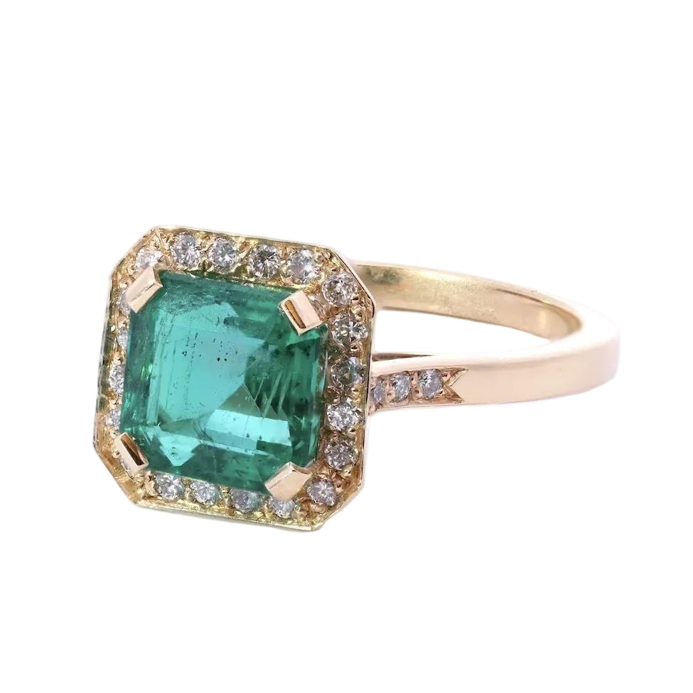 Bague Entourage en or jaune, émeraude et diamants