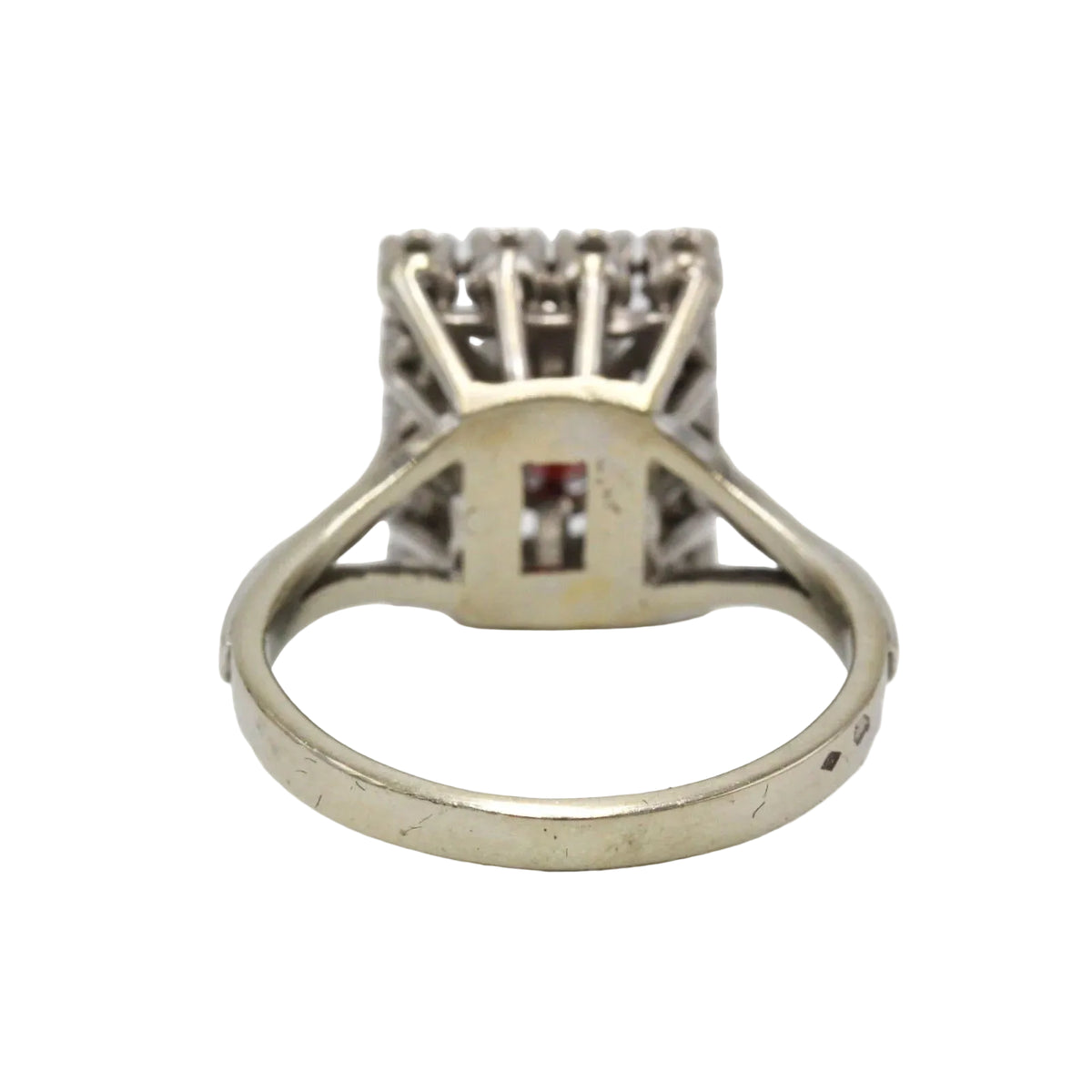 Bague Entourage en or blanc, grenat et diamants