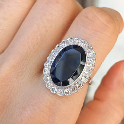 Bague Entourage en or blanc, saphir et diamants