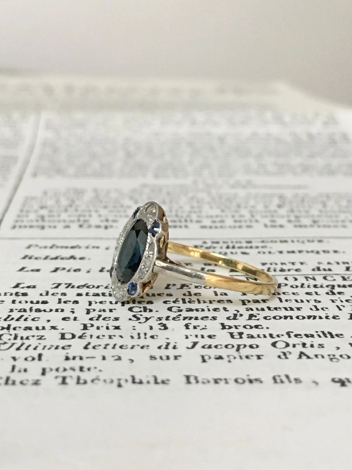 Bague Art-Déco en or jaune 18K et platine saphir et diamants