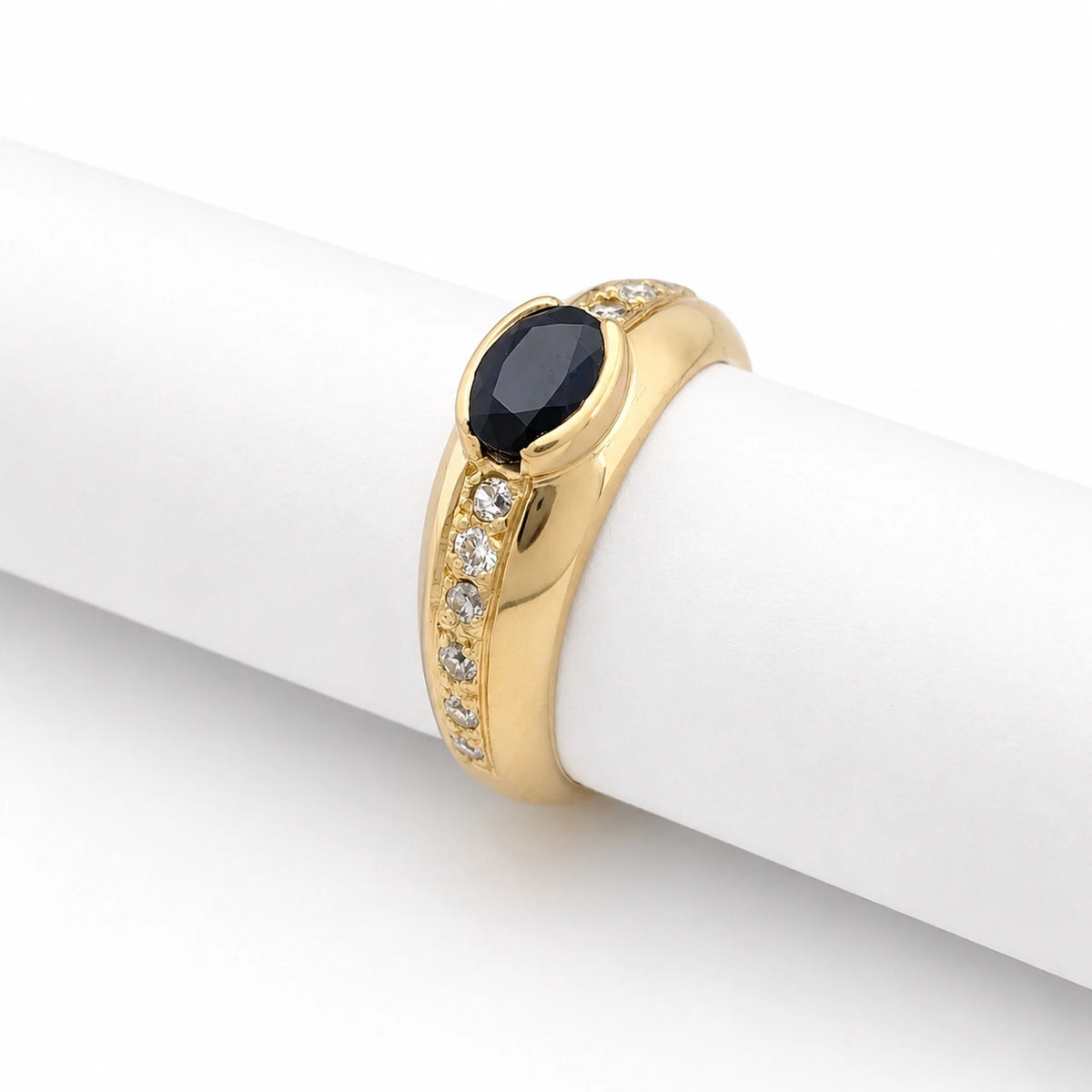 Bague Jonc en or jaune, saphir et diamants