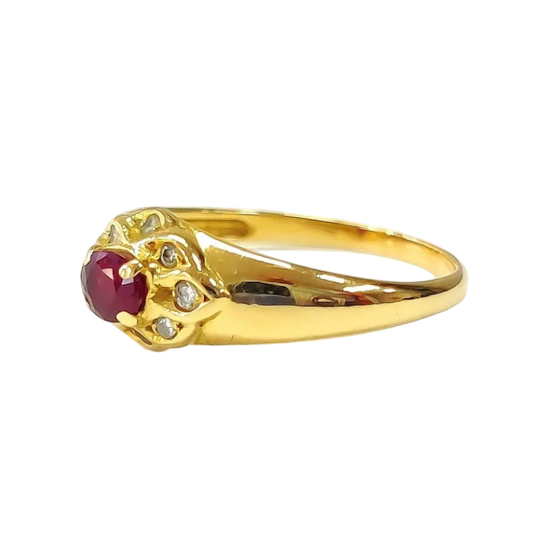 Bague Jonc en or jaune, rubis et diamants