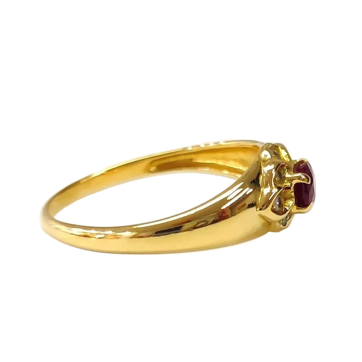 Bague Jonc en or jaune, rubis et diamants