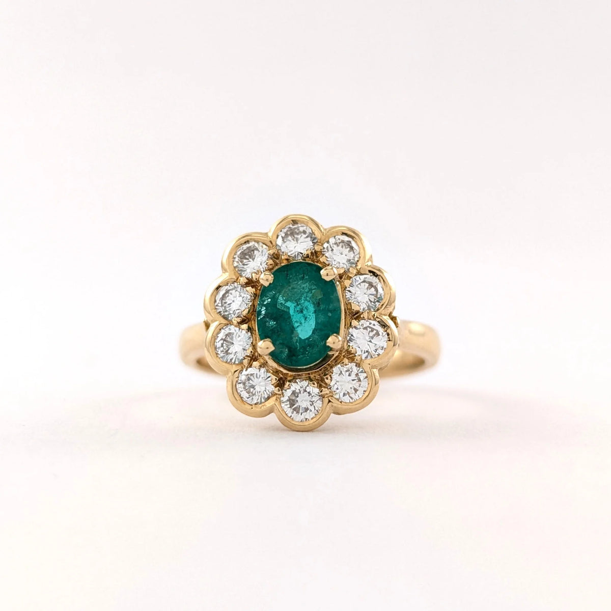 Bague Marguerite en or jaune, émeraude et diamants