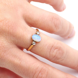 Bague Trilogie en or jaune, opale et diamants