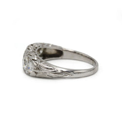 Bague Jarretière en platine et diamants