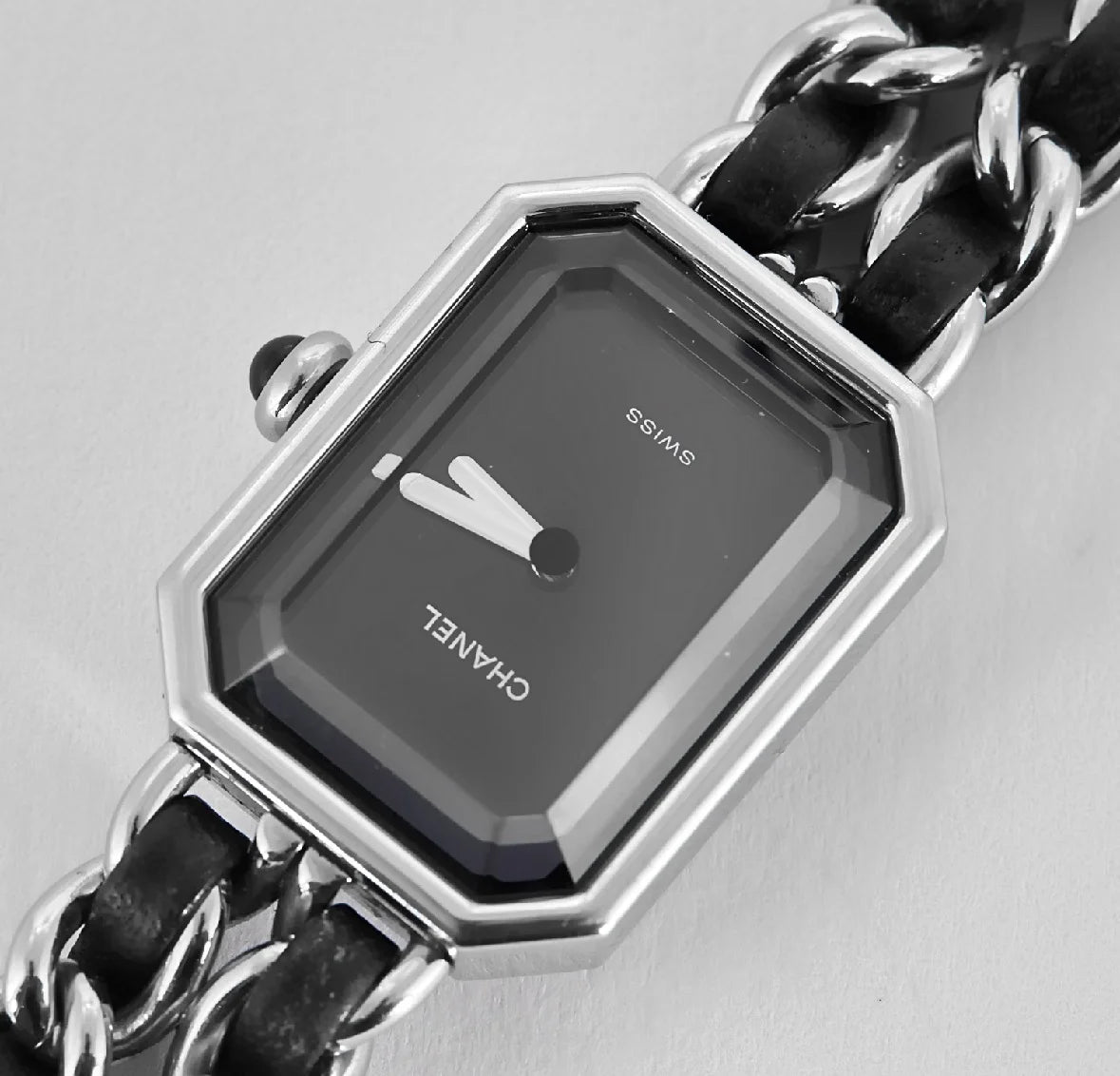 Montre CHANEL "Première" en acier et cuir