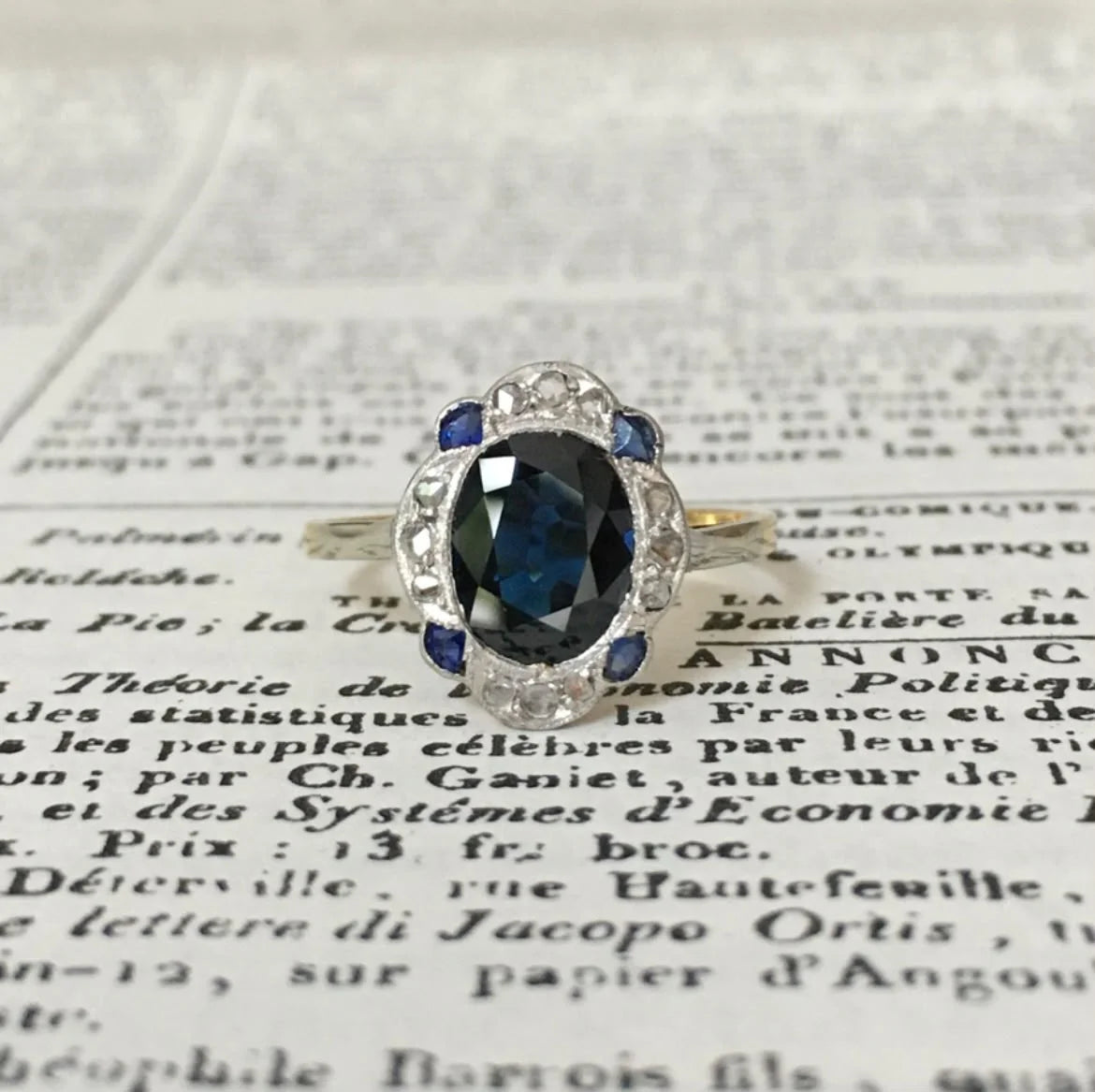 Bague Art-Déco en or jaune 18K et platine saphir et diamants