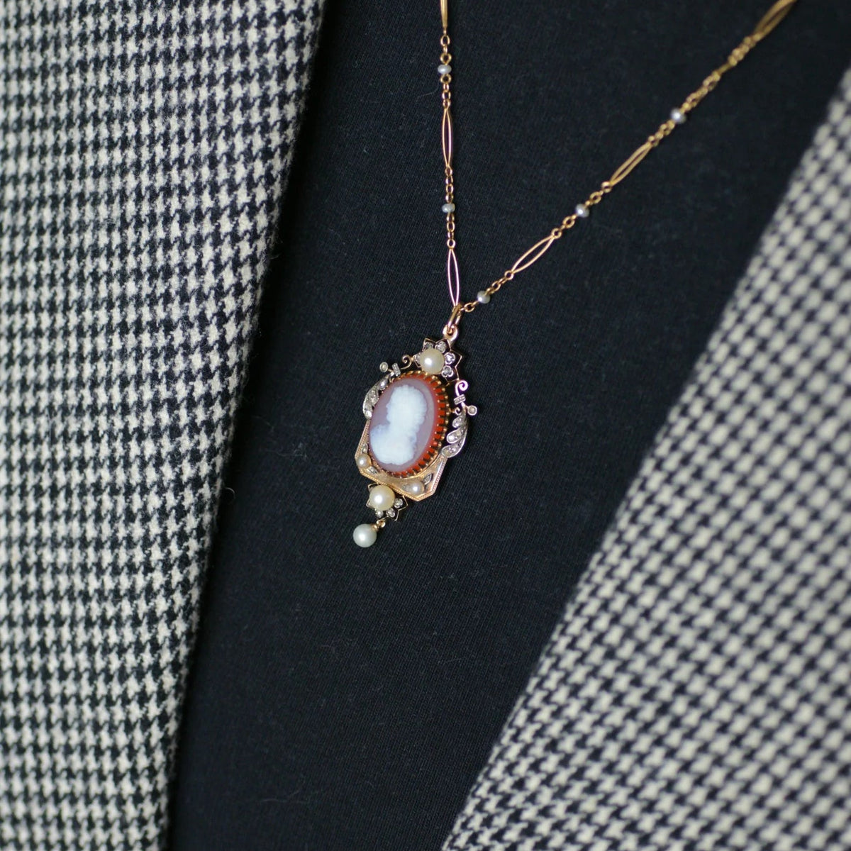 Collier Pendentif en or jaune, or rose, perles et diamants