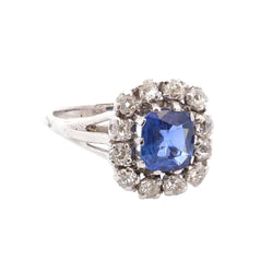 Bague Entourage en or blanc, saphir et diamants