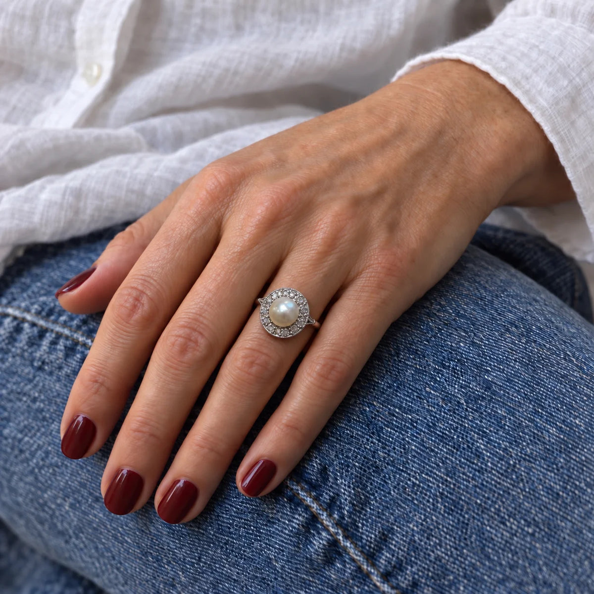Bague Entourage en platine, perle et diamants