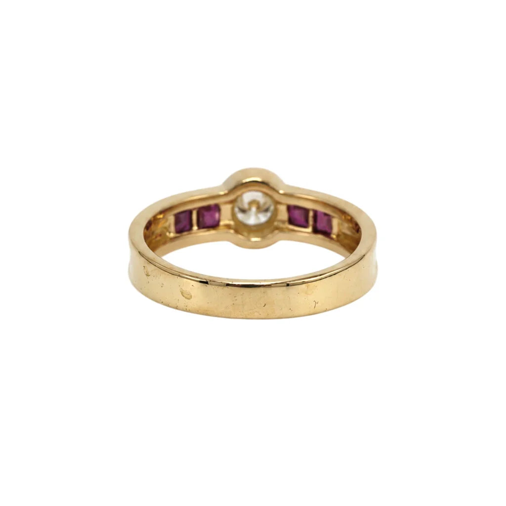 Bague en or jaune, rubis et diamant