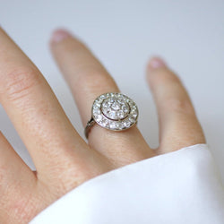 Bague Entourage en or blanc, platine et diamants