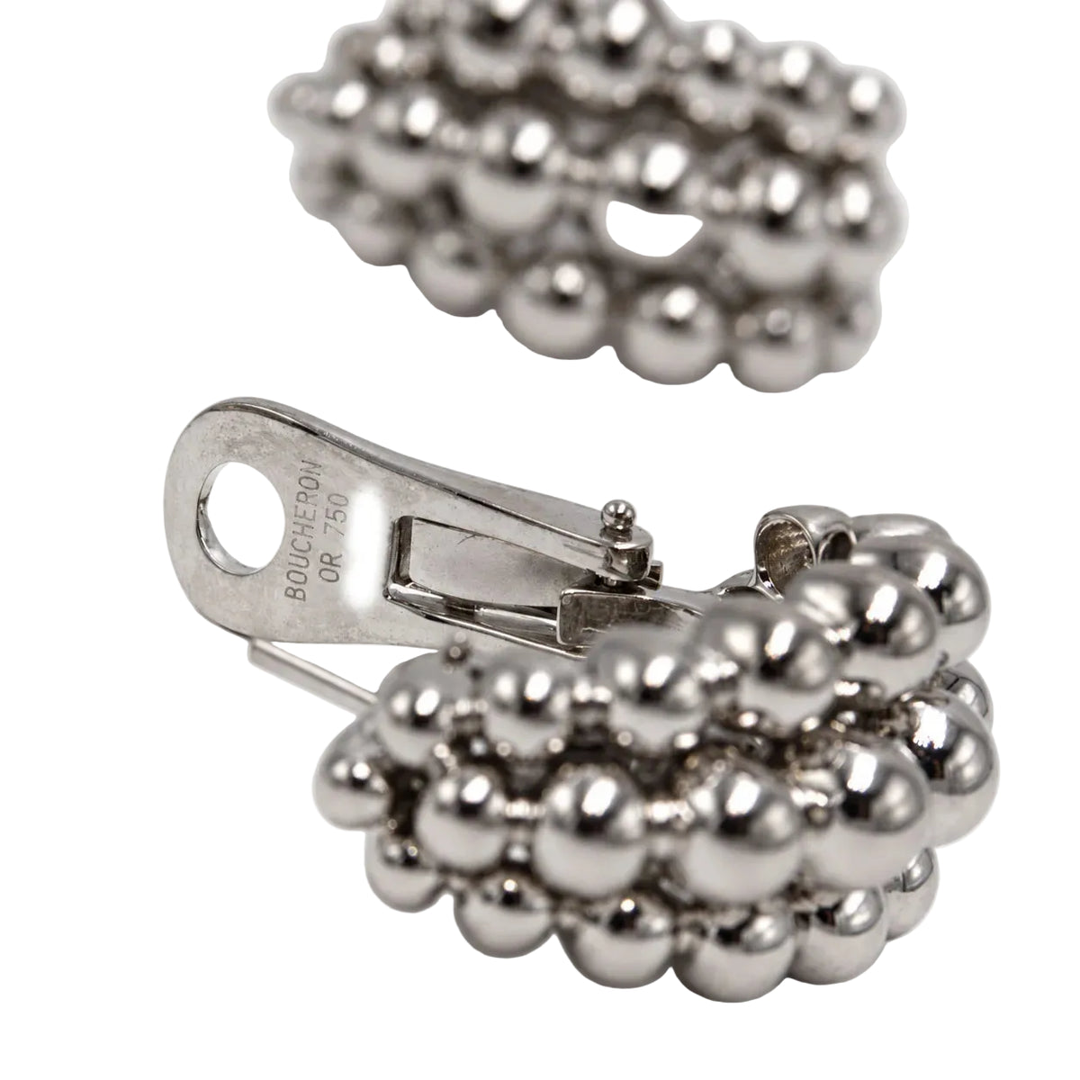 Boucles d'oreilles Clips BOUCHERON "Grains de raisin" en or blanc