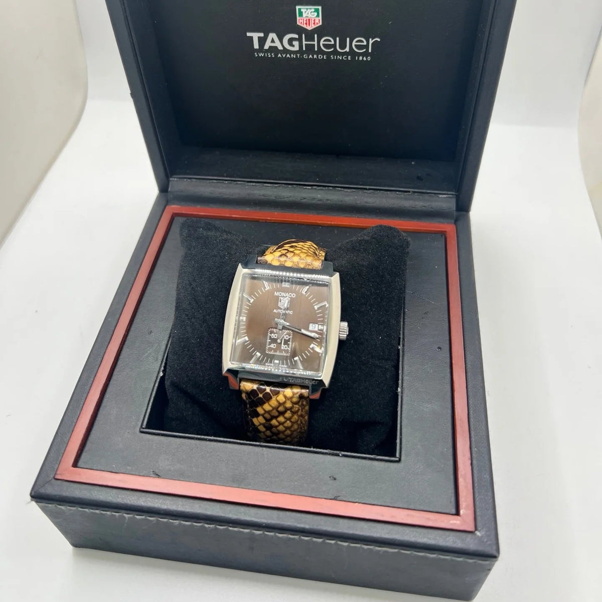 Montre TAG HEUER "Monaco Calibre 6" en acier inoxydable et cuir