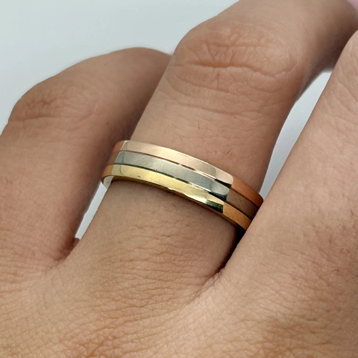 Bague Alliance CARTIER Vendôme Louis Cartier en or blanc, or jaune et or rose