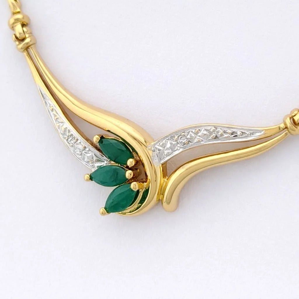 Collier Pendentif en or blanc, or jaune, émeraudes et diamants