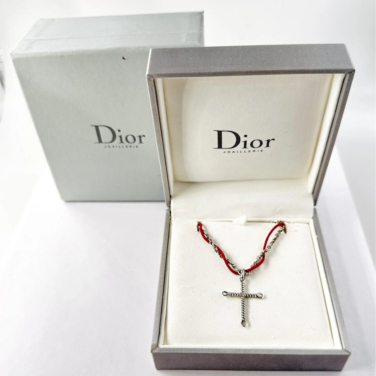 Collier Pendentif DIOR Croix en argent et cordon