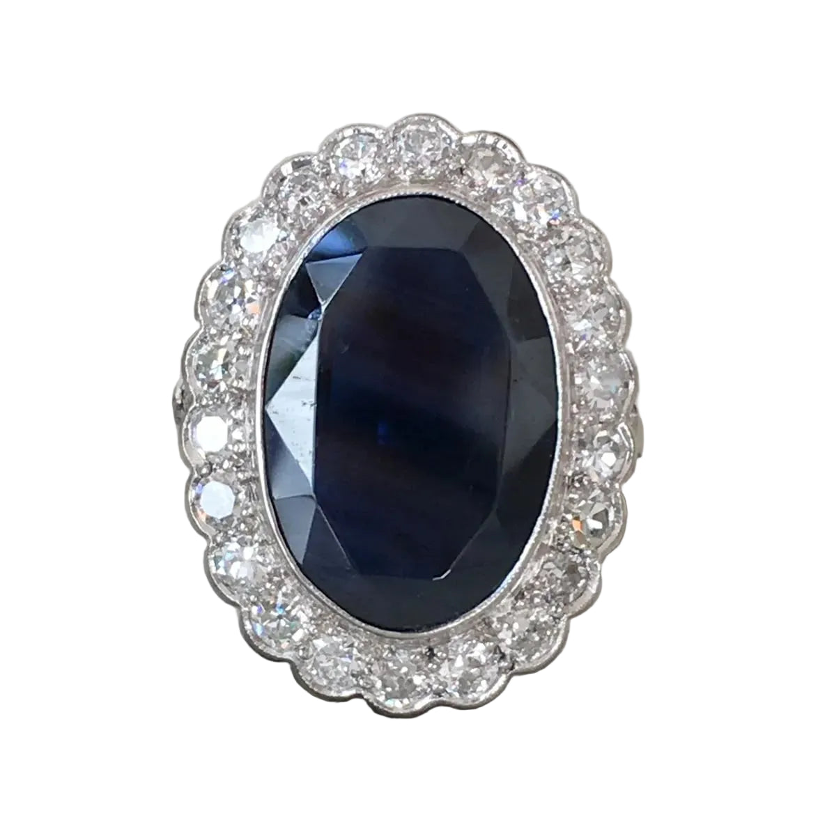 Bague Entourage en or blanc, saphir et diamants