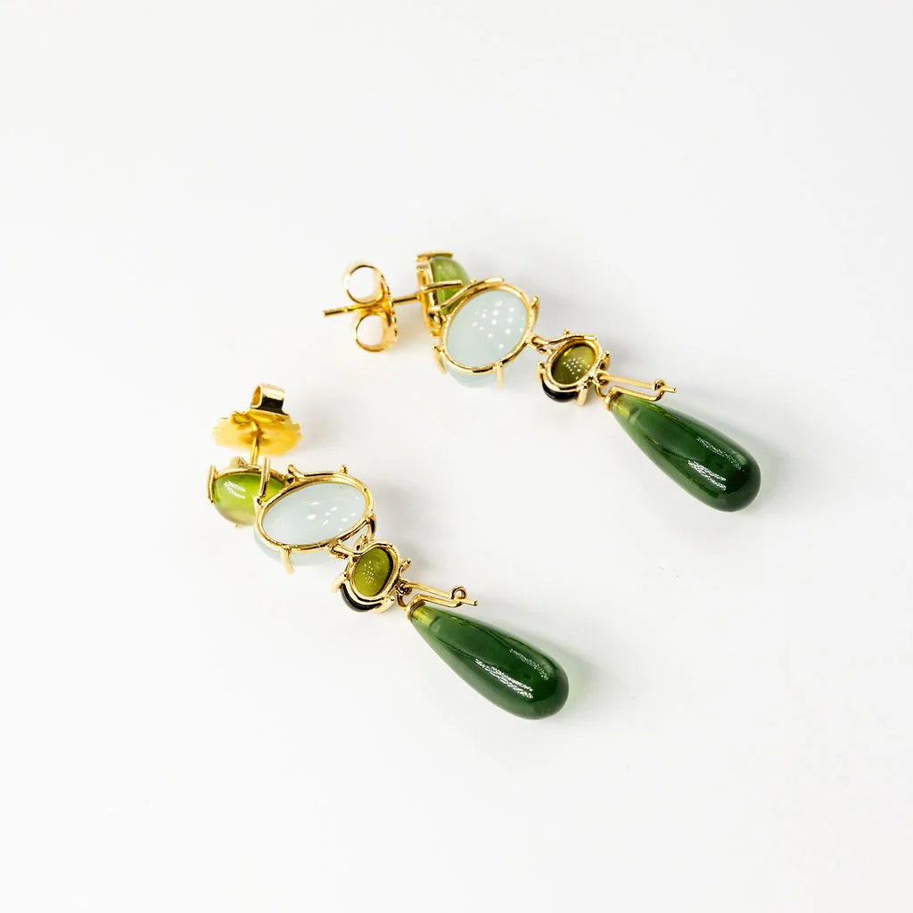 Boucles d'oreilles Pendantes OLE LYNGGAARD Aqua Lotus en or jaune aigue-marine, péridots, tourmalines et serpentines