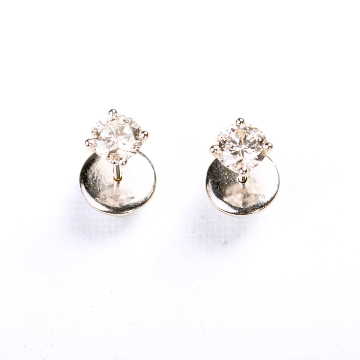 Boucles d'oreilles puces en or blanc et diamants