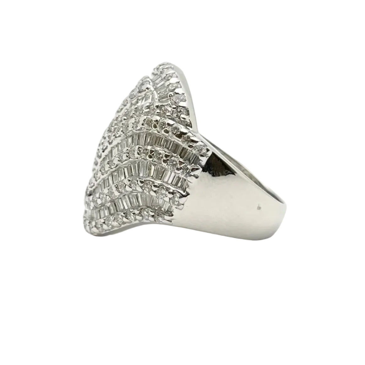 Bague Dôme en or blanc et diamants
