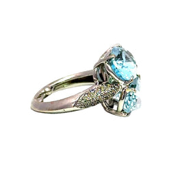 Bague Cocktail en or blanc, topazes et diamants