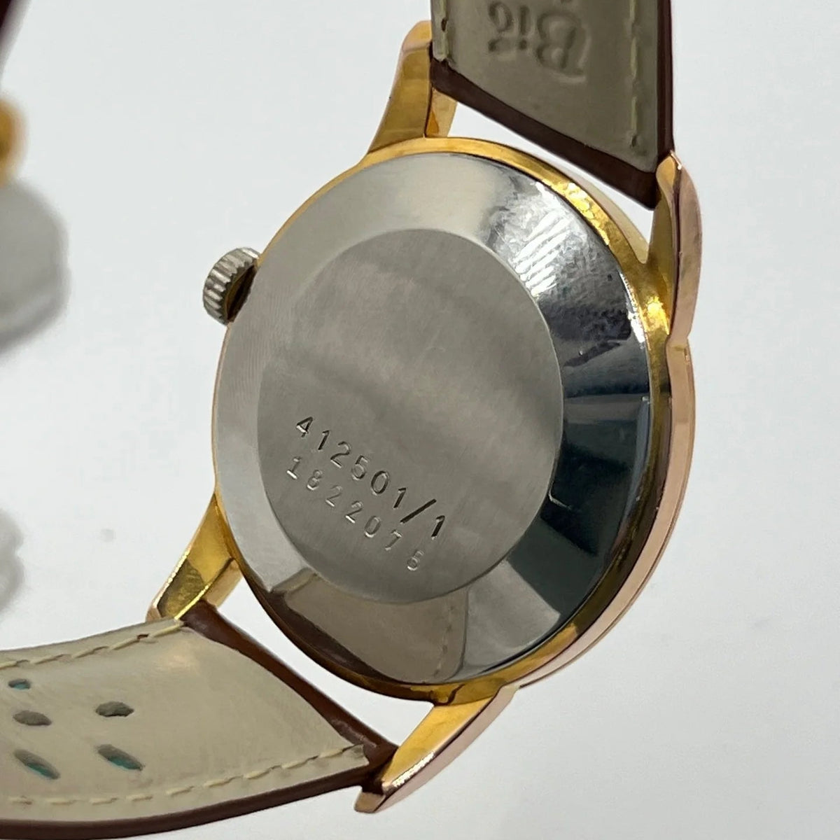 Montre UNIVERSAL GENÈVE plaqué or, acier et cuir