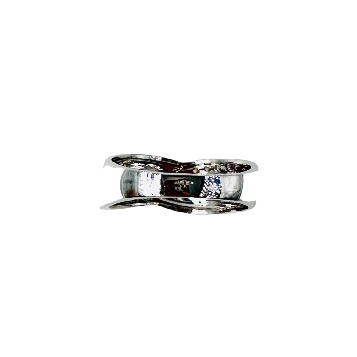 Bague Jonc en or blanc, rubis et diamants