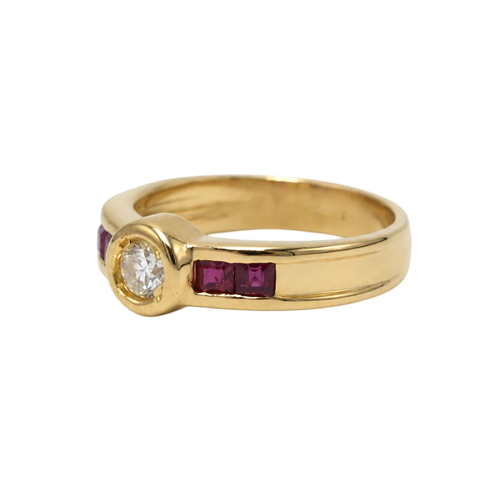 Bague en or jaune, rubis et diamant